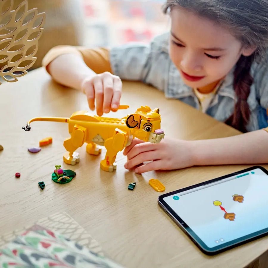 LEGO 43243 Disney Simba, O Rei Leão – Versão Cria