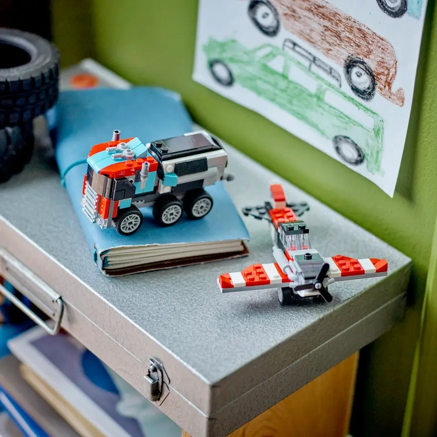 LEGO 31146 Creator Camião de Plataforma com Helicóptero