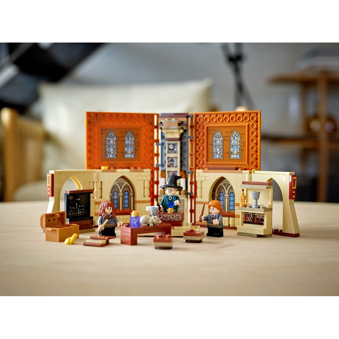 LEGO 76382 Harry Potter Momento Hogwarts Aula de Transfiguração - imagem 7