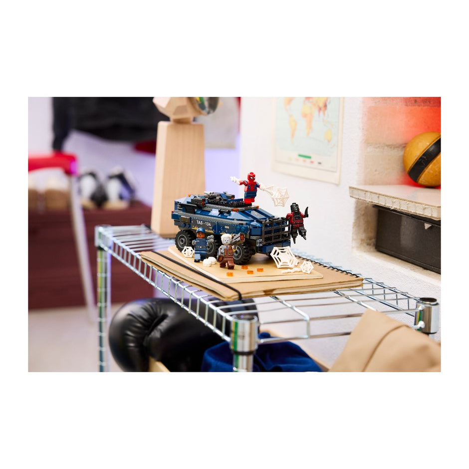 LEGO 76349 Perseguição do Transporte de Prisioneiros do Spider-Man, ambiente de jogo, Estado d'Alma