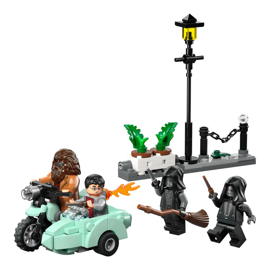 LEGO 76459 set montado com mota voadora de Hagrid, candeeiro e minifiguras