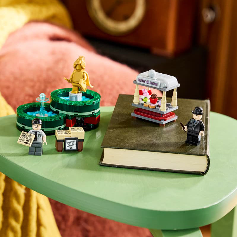 LEGO 40901 Bancas de Snacks do Ministério e de O Profeta Diário - imagem 8