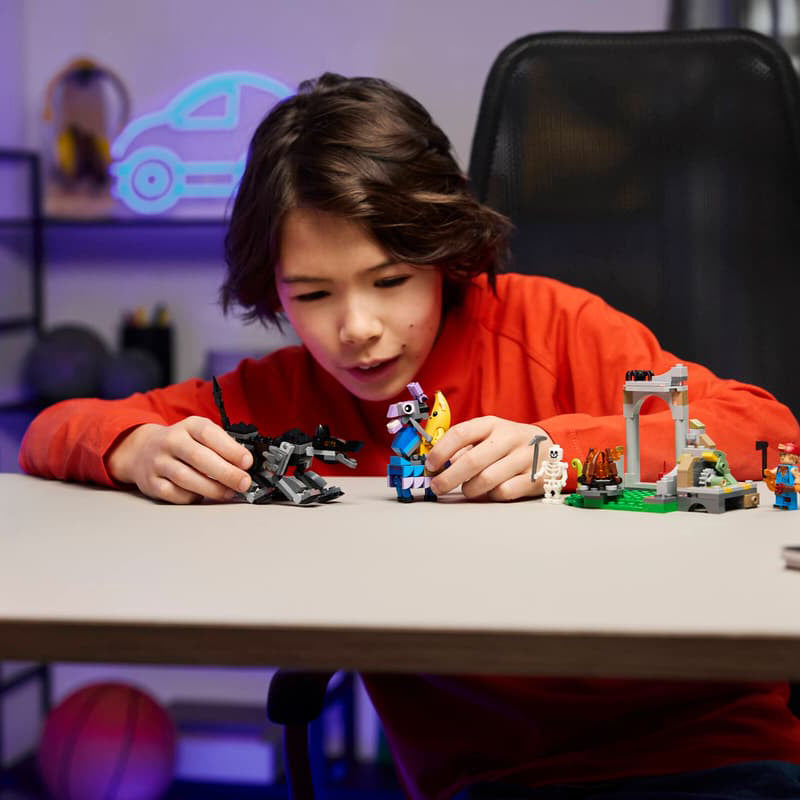 LEGO 77075 Acampamento de Peely e Sparkplug